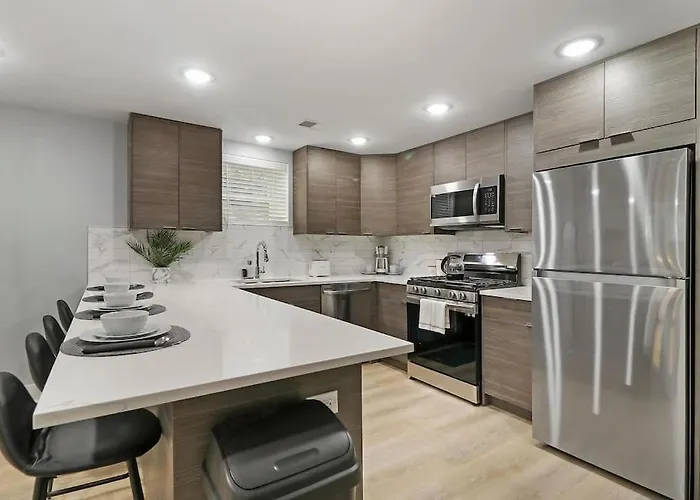 2br Close To Local Cafes & Stores - Magnolia G Apartment *