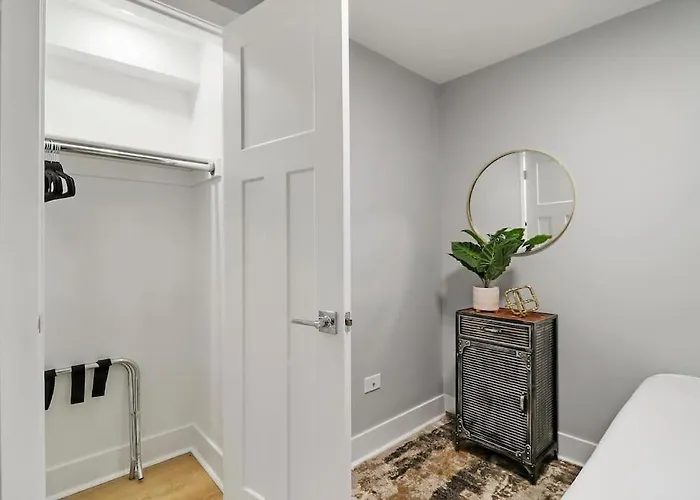2br Close To Local Cafes & Stores - Magnolia G Apartment *