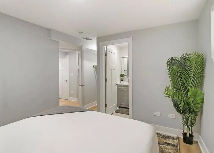 2br Close To Local Cafes & Stores - Magnolia G *